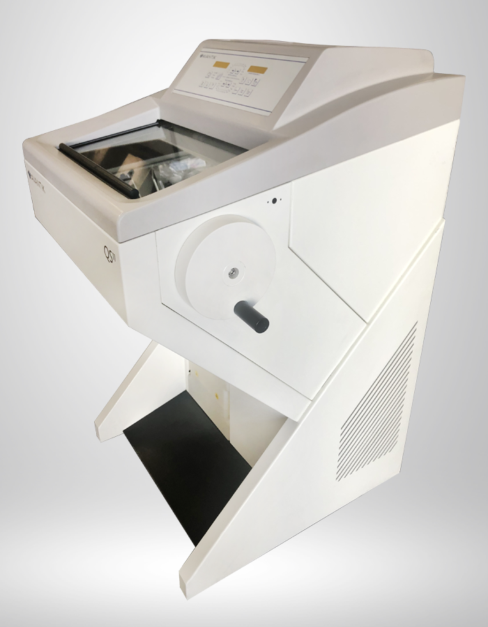 Avantik QS11 refurbished cryotat on a gray background